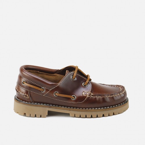 BROWN LACES BOAT SHOES...