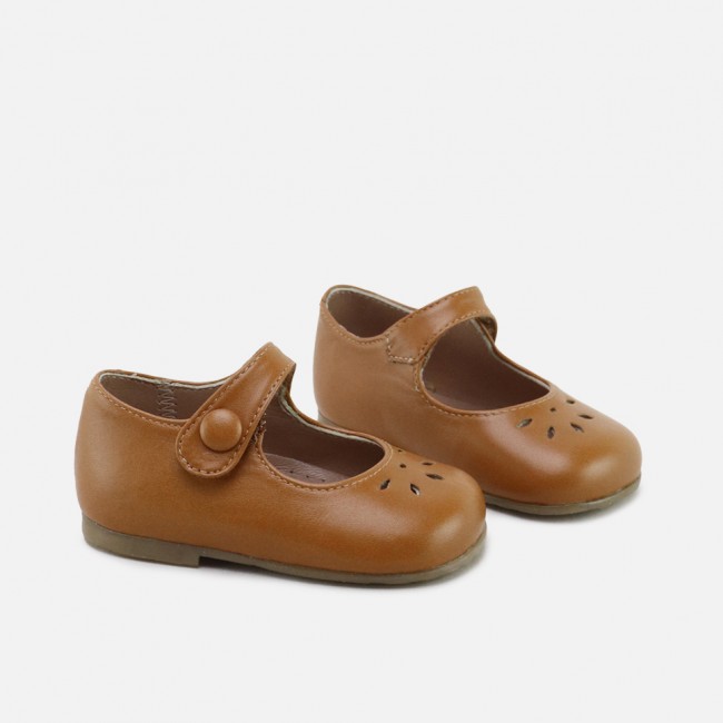 CUT-OUTS COGNAC MARY-JANES...