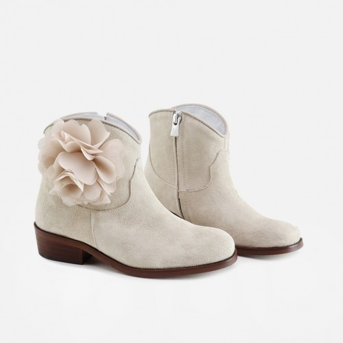 STONE FLOWER CEREMONY BOOTS...