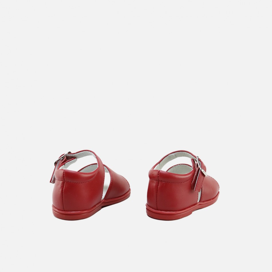 Sandalias clásicas rojas para primeros pasos