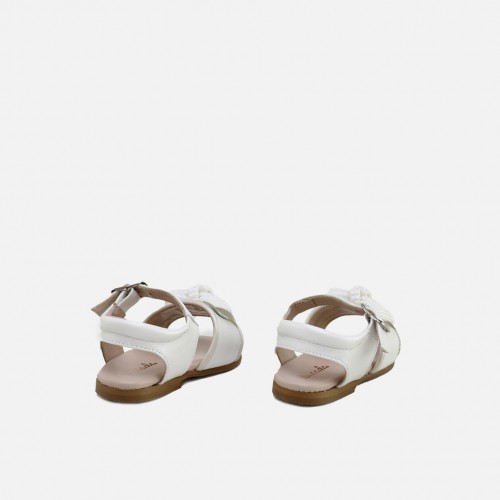 Sandalias para niñas con lazo en color blanco nupcial