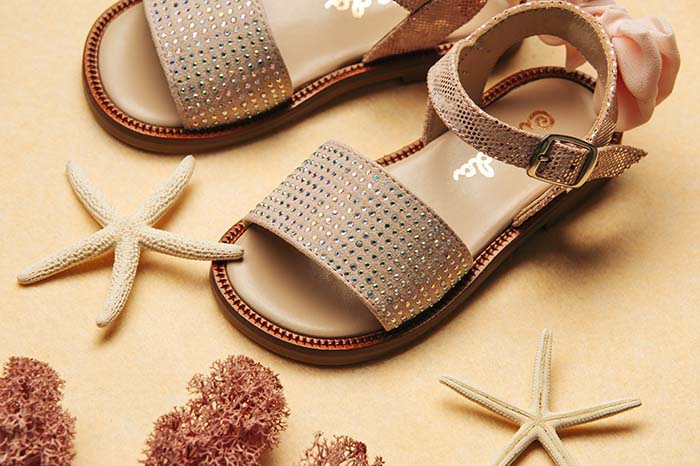 Diseño y moda en sandalias para las mas pequeñas