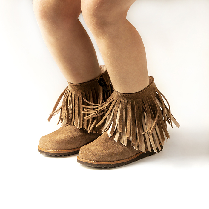 Cucada bootie with fringes, an attractive timeless model 