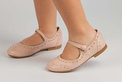 Zapatos ideales para combinar con prendas de color rosa