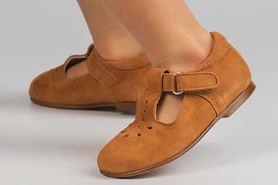 Zapatos cómodos con detalles picados de la colección Cucada