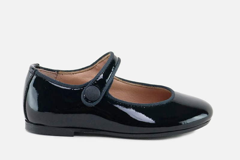 Zapatos para niña y mamá: Merceditas de charol negro
